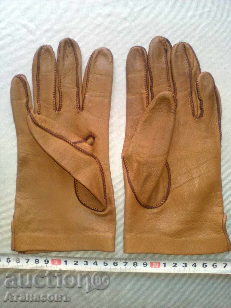 Ladies natural leather gloves with price 10.00 BGN | € 5.11