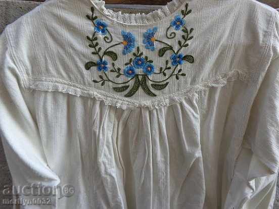 Πουκάμισο ηλικιωμένο γυναικείο με κέντημα στο χέρι σεζέ, φορεσιά, σουκμάν με τιμή 139.00 BGN | € 71.07 Πουκάμισο ηλικιωμένο γυναικείο με κέντημα στο χέρι σεζέ, φορεσιά, σουκμάν με τιμή 139.00 BGN | € 71.07