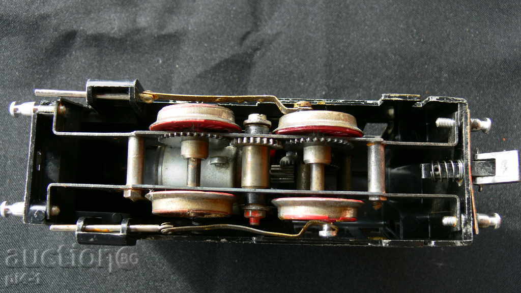 Auction An ancient large metal locomotive Auction An ancient large metal locomotive