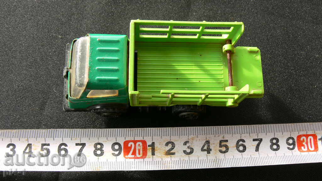 Old metal truck with price 50.00 BGN | € 25.56