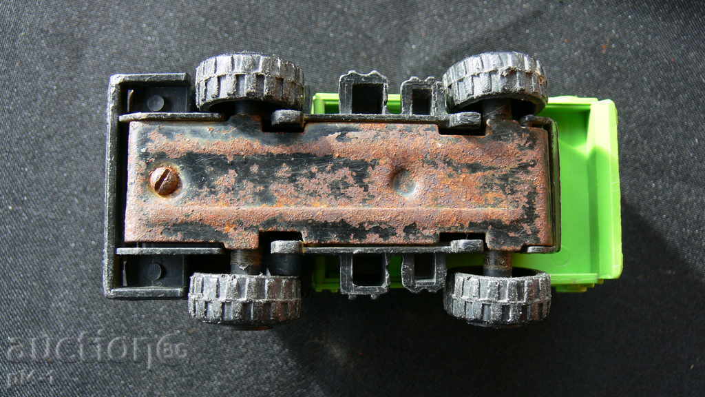 Auction  Old metal truck