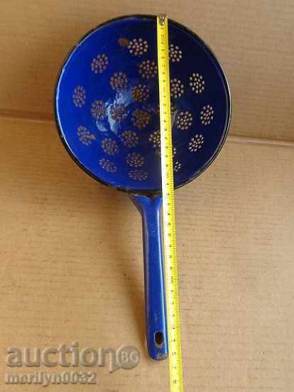 Μεταλλικό σουρωτήρι με σμάλτο της Σοσιαλιστικής καθεστώτος, εμαγιέ κατσαρόλα, σουρωτήρι 1949 με τιμή 49.00 BGN | € 25.05 Μεταλλικό σουρωτήρι με σμάλτο της Σοσιαλιστικής καθεστώτος, εμαγιέ κατσαρόλα, σουρωτήρι 1949 με τιμή 49.00 BGN | € 25.05