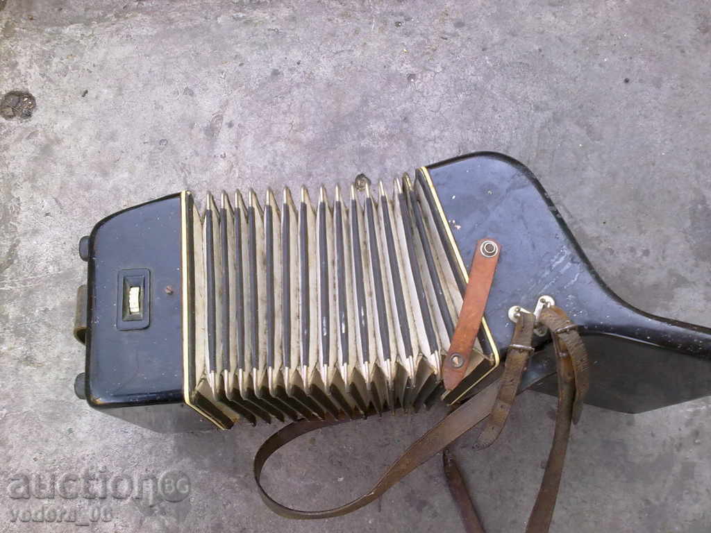 40 Weltmeister acordeon bas cu preț 59.00 BGN | € 30.17 40 Weltmeister acordeon bas cu preț 59.00 BGN | € 30.17