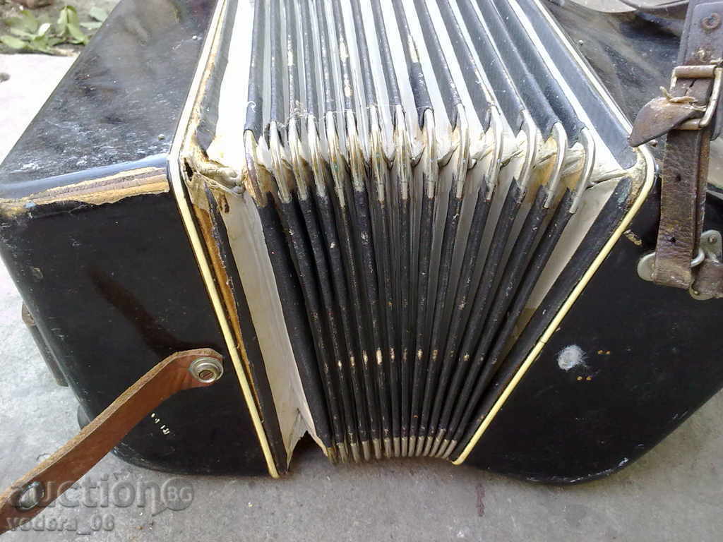 Livrarea 40 Weltmeister acordeon bas Livrarea 40 Weltmeister acordeon bas