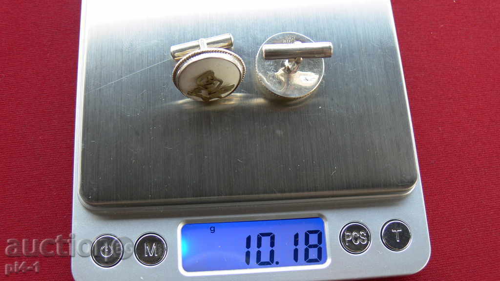 Auction  SILVER HANDS WITH SEED