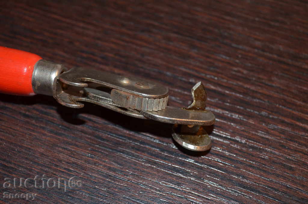 Delivery of Old German combined opener