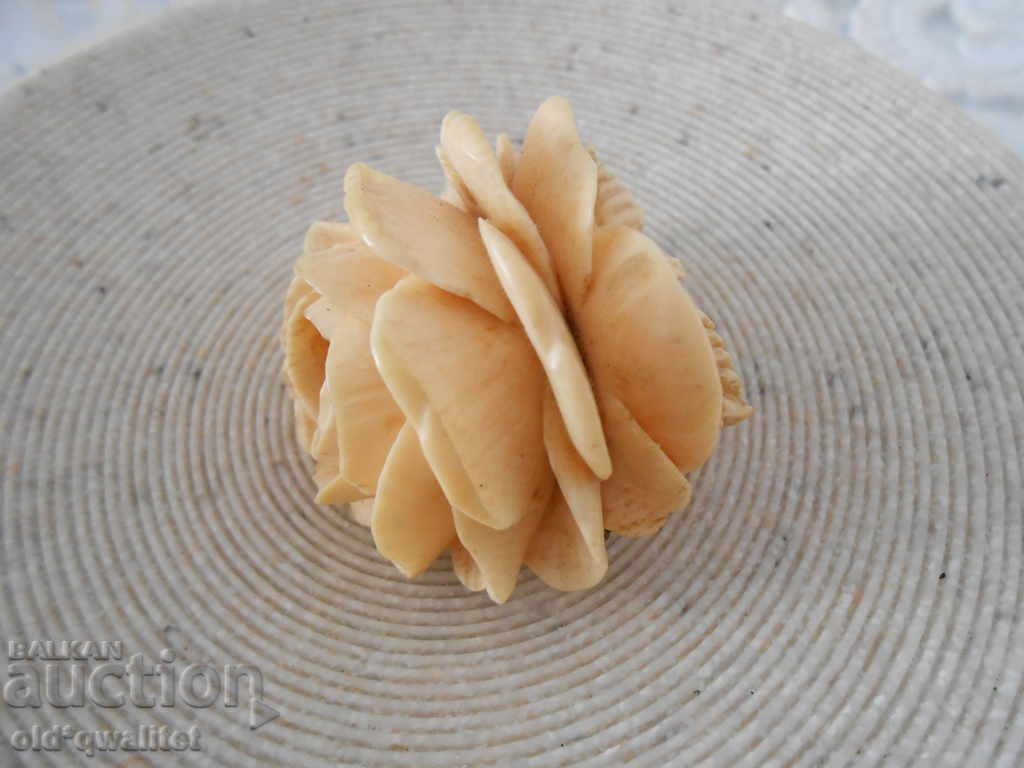 Delivery of Gorgeous Rose from the Erbach School BROOCH, 3D: 42/35/15 mm