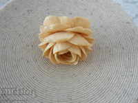 Разкошна роза от ербахската школа БРОШКА, 3D: 42/35/15 мм