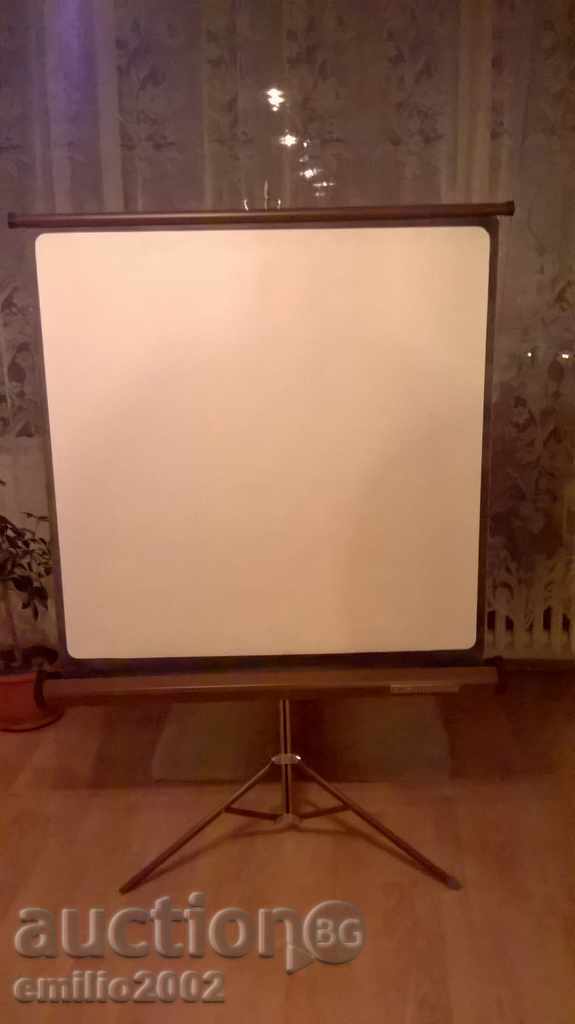 Екран със стойка за прожектиане на филми 8мм