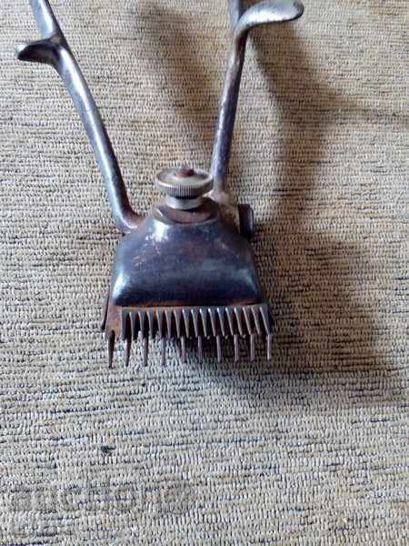 Aesculap hair clipper with price 20.00 BGN | € 10.23 Aesculap hair clipper with price 20.00 BGN | € 10.23