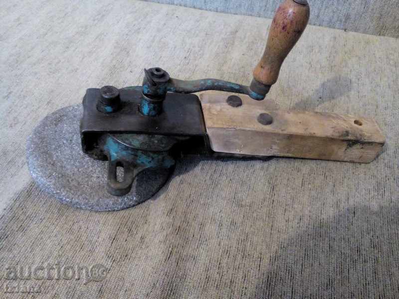 Аукцион Старинен ръчен шмиргел Аукцион Старинен ръчен шмиргел