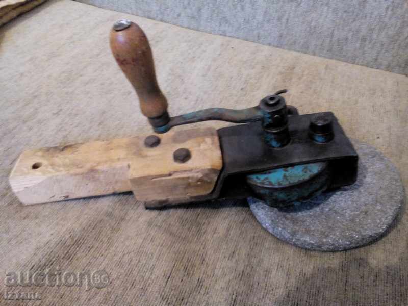 Доставка на Старинен ръчен шмиргел Доставка на Старинен ръчен шмиргел