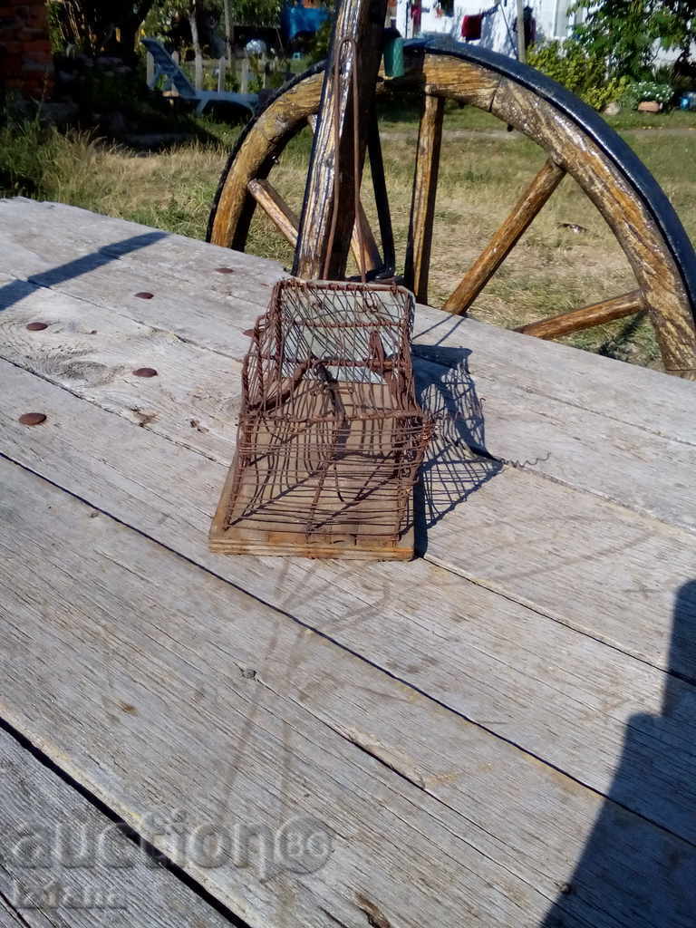 Old mouse trap with price 10.00 BGN | € 5.11