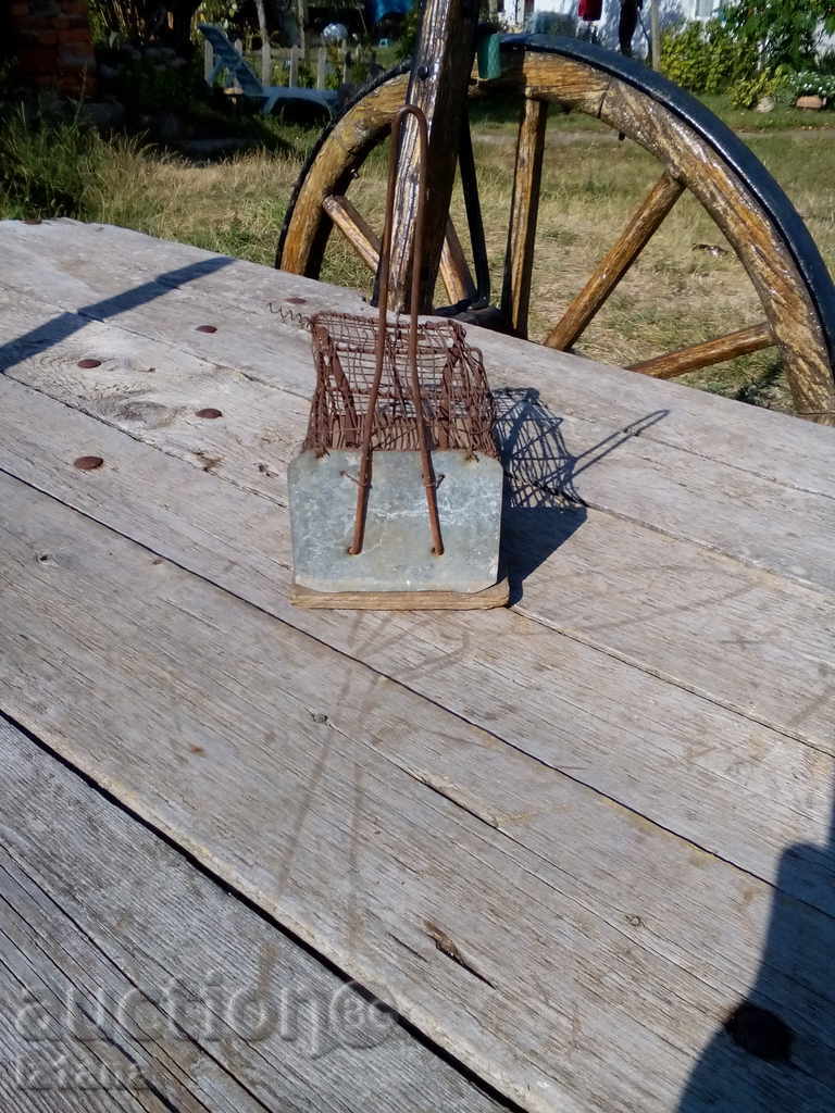 Delivery of Old mouse trap