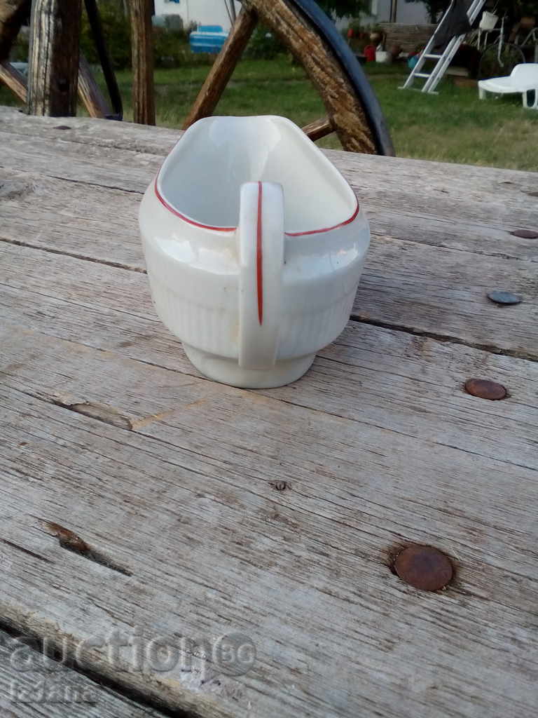 Порцеланова кана,каничка с цена 10.00 лв. | € 5.11 Порцеланова кана,каничка с цена 10.00 лв. | € 5.11