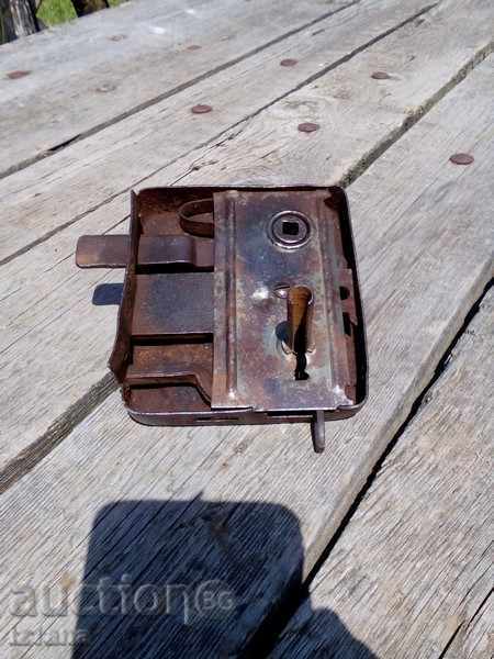 Ancient lock with price 10.00 BGN | € 5.11