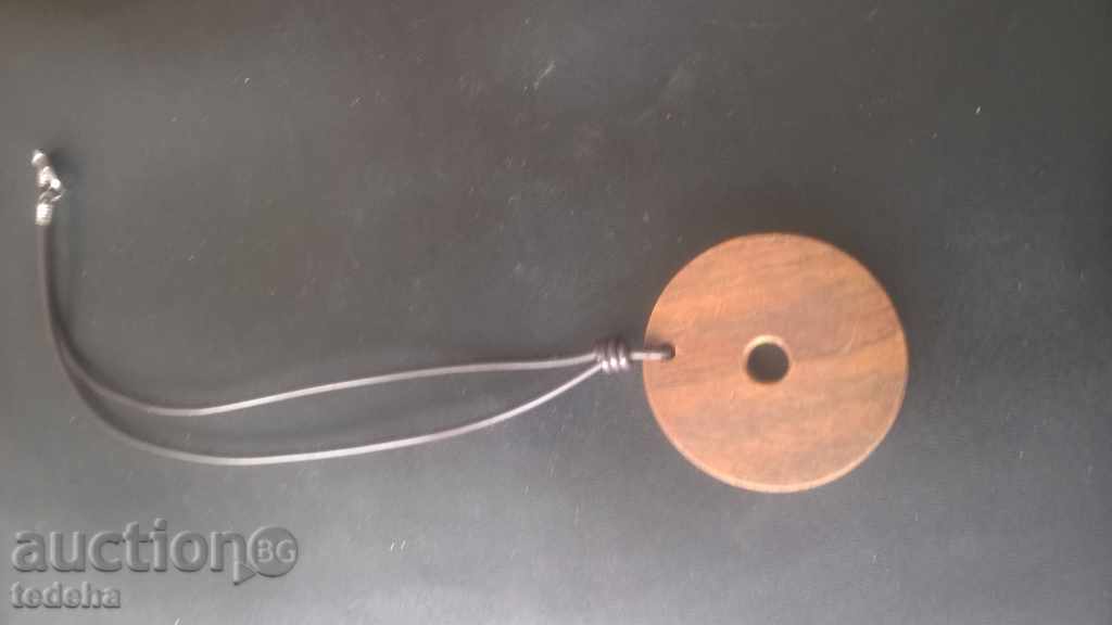 Auction AMULET Medallion wood leather Auction AMULET Medallion wood leather