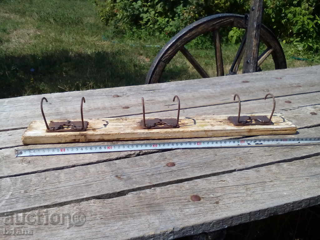 Auction An old hanger Auction An old hanger