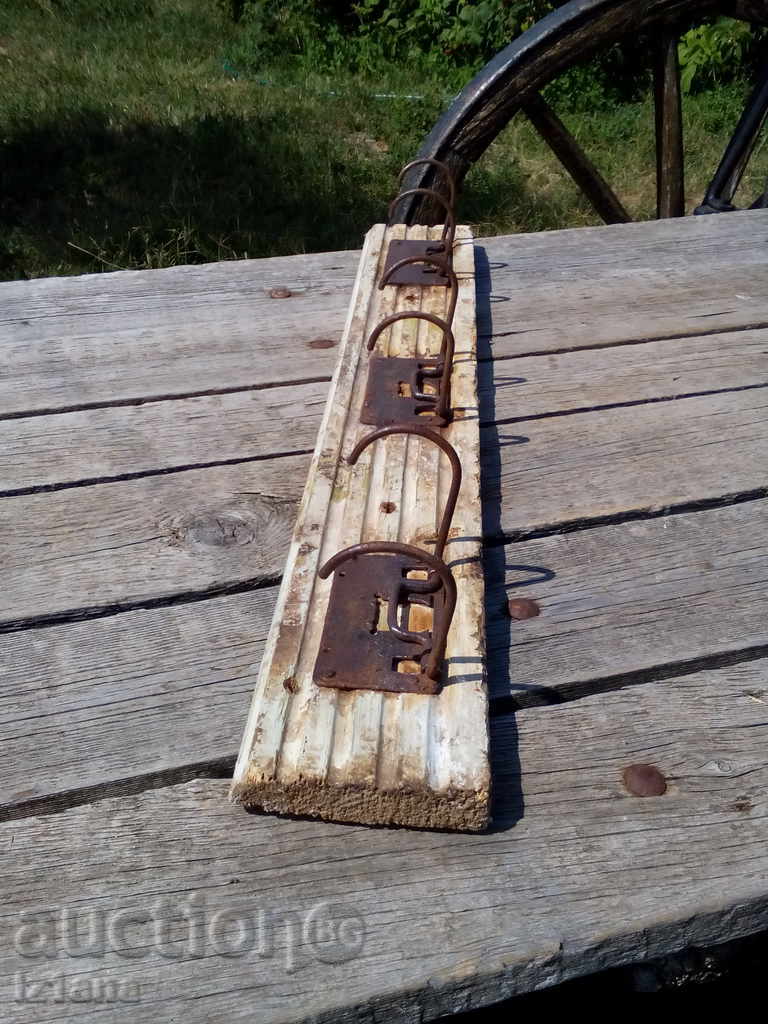 Delivery of An old hanger Delivery of An old hanger