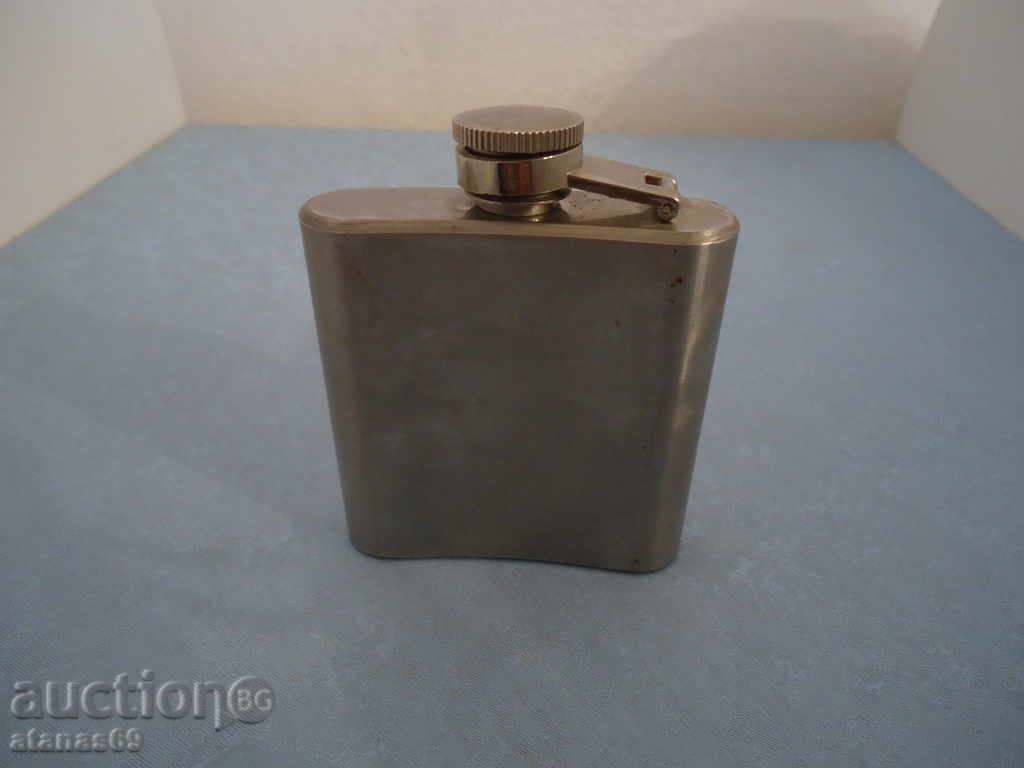 Pocket metallic bottle 3oz Tullamore dew with price 14.99 BGN | € 7.66 Pocket metallic bottle 3oz Tullamore dew with price 14.99 BGN | € 7.66