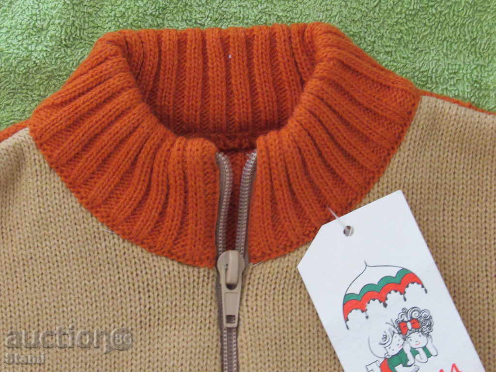 Machine knitted vest for boy with zipper, size 98, new with price 10.00 BGN | € 5.11 Machine knitted vest for boy with zipper, size 98, new with price 10.00 BGN | € 5.11