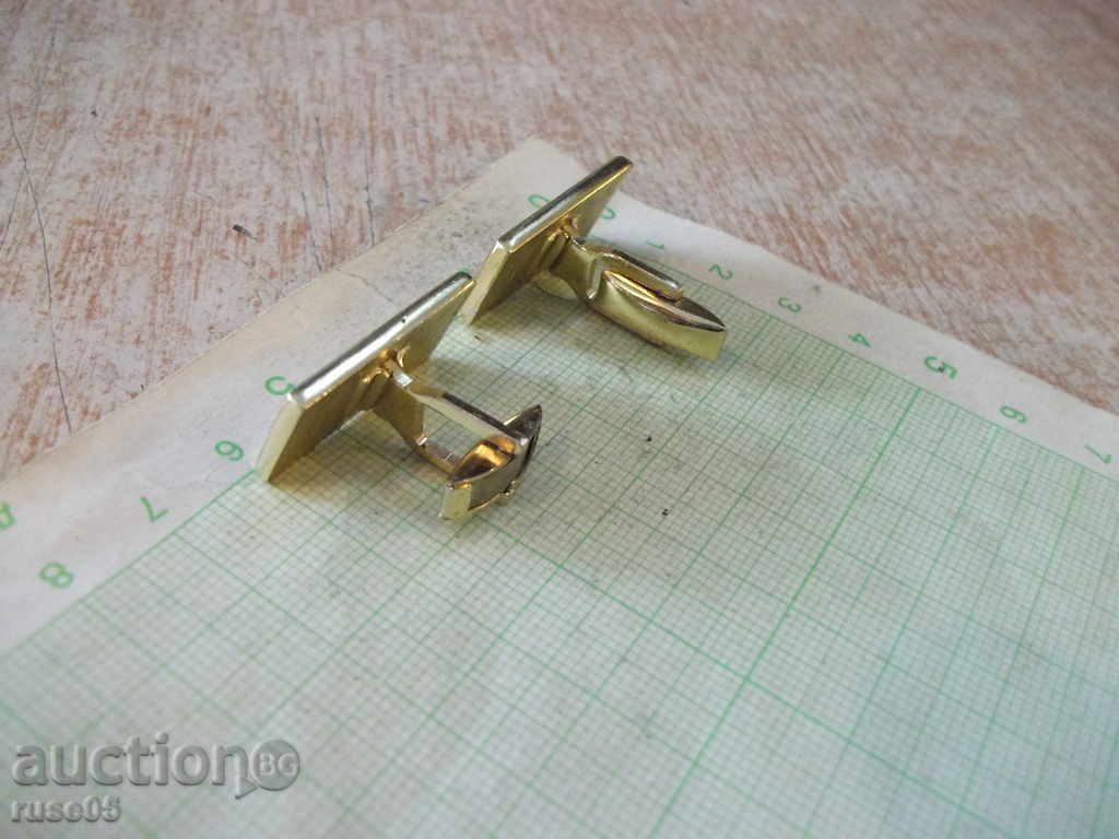 Delivery of Buttons - 8 Delivery of Buttons - 8