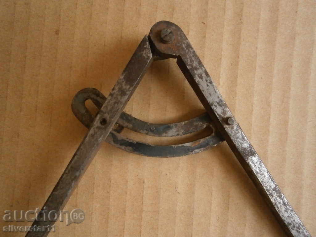 Auction old metallic peel Auction old metallic peel