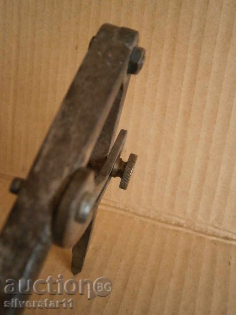 Delivery of old metallic peel Delivery of old metallic peel