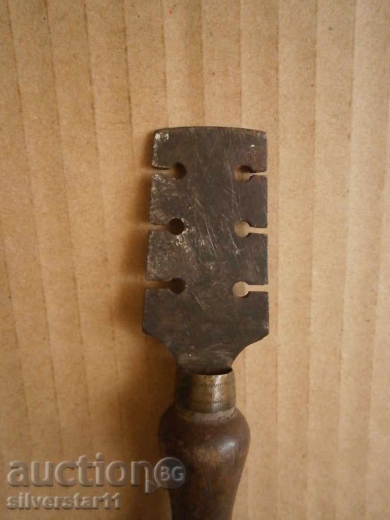 old instrument tool with price 31.00 BGN | € 15.85 old instrument tool with price 31.00 BGN | € 15.85
