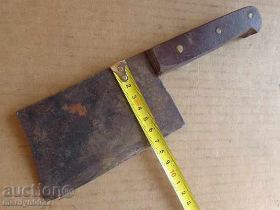 Delivery of Sutter, ax, knife Delivery of Sutter, ax, knife