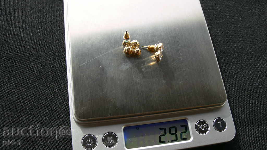 Old gilt earrings - 18k with price 20.00 BGN | € 10.23 Old gilt earrings - 18k with price 20.00 BGN | € 10.23