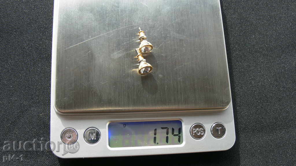 Old gilt earrings - 18k with price 20.00 BGN | € 10.23 Old gilt earrings - 18k with price 20.00 BGN | € 10.23