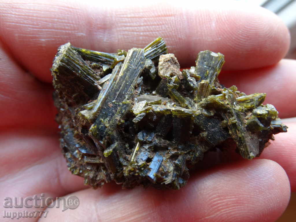 Auction  Epidote mineral