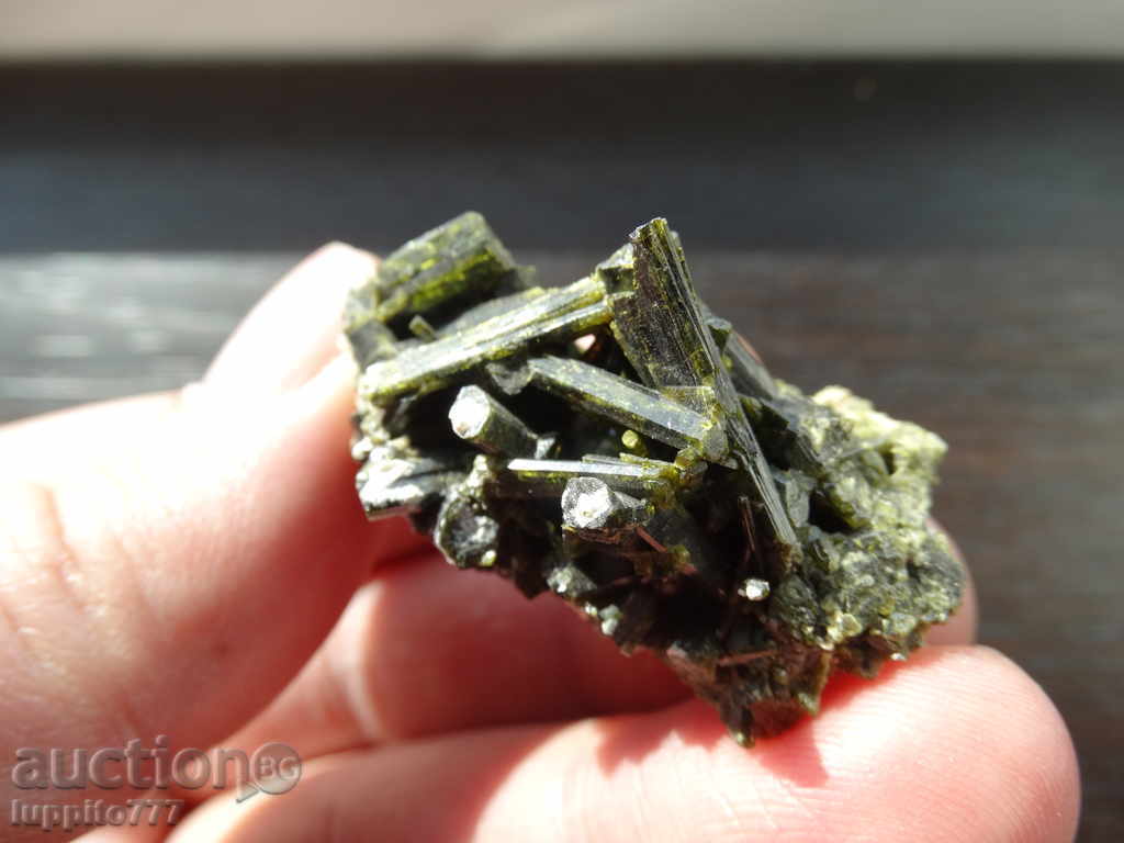 Auction Epidote mineral Auction Epidote mineral