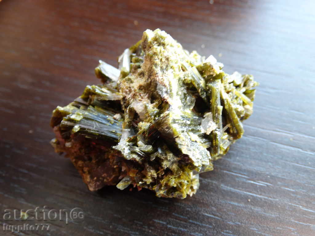 Epidotum - mineral with price 129.00 BGN | € 65.96 Epidotum - mineral with price 129.00 BGN | € 65.96