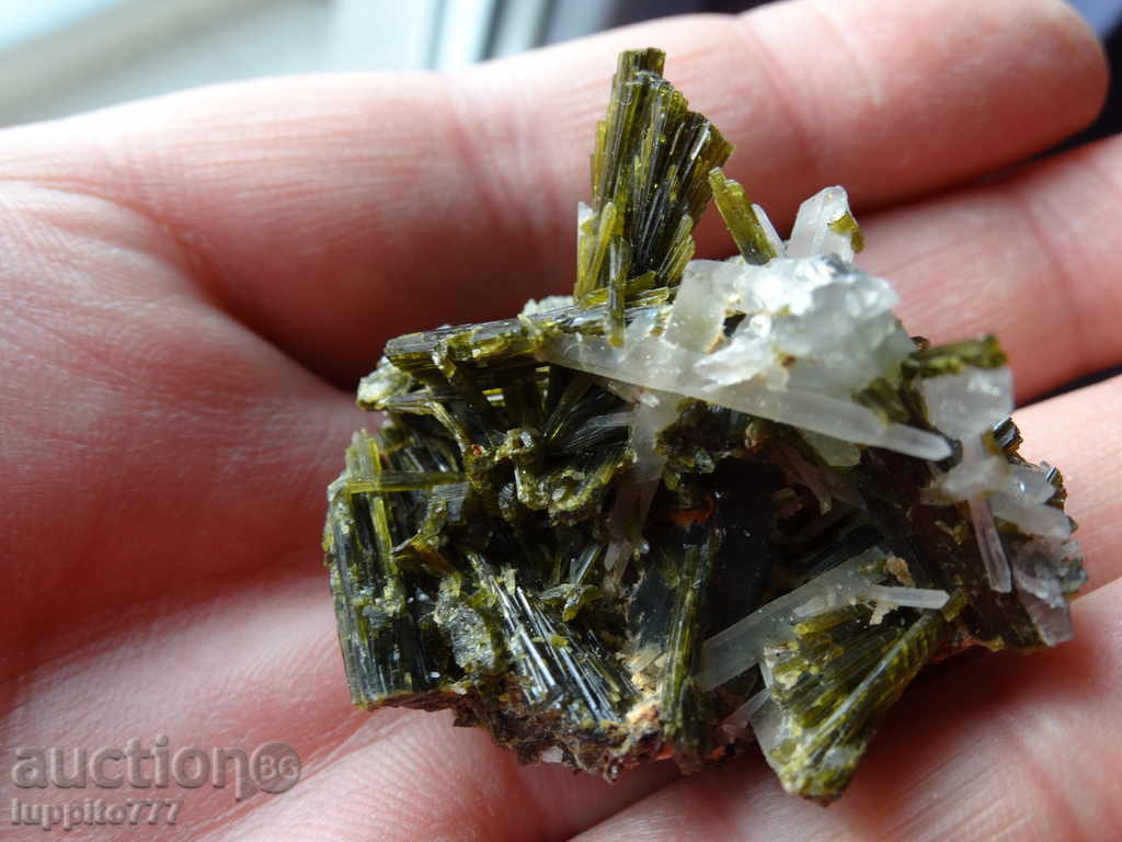 Epidotum - mineral with price 99.00 BGN | € 50.62 Epidotum - mineral with price 99.00 BGN | € 50.62