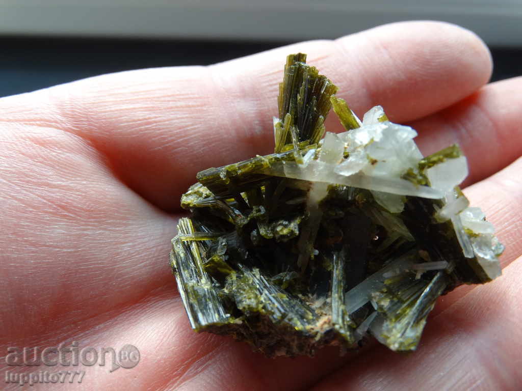 Auction Epidotum - mineral Auction Epidotum - mineral