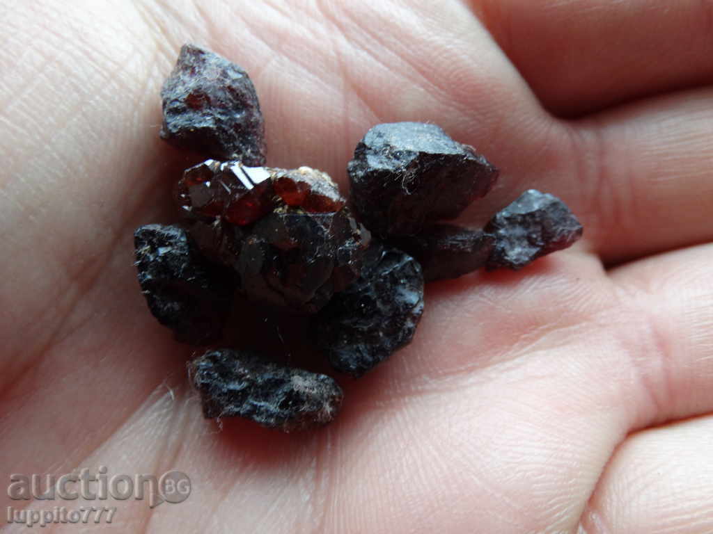 Auction Garnet - Mineral Lot Auction Garnet - Mineral Lot