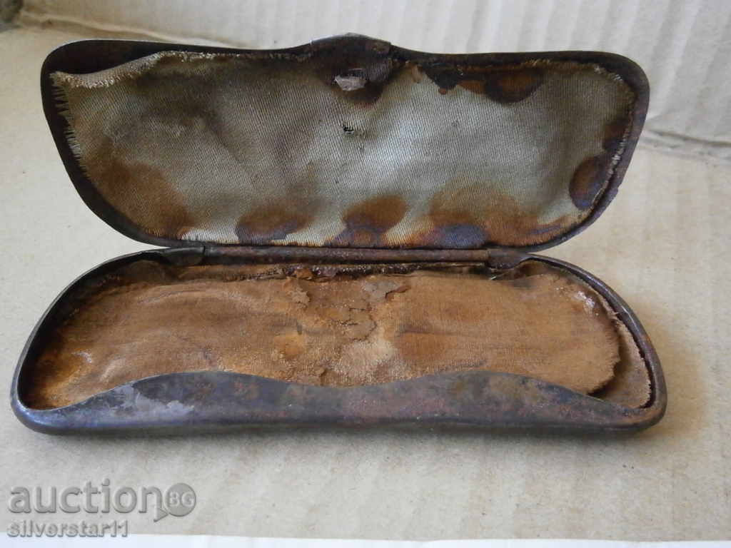 Auction  antique WW2 WWII glass case