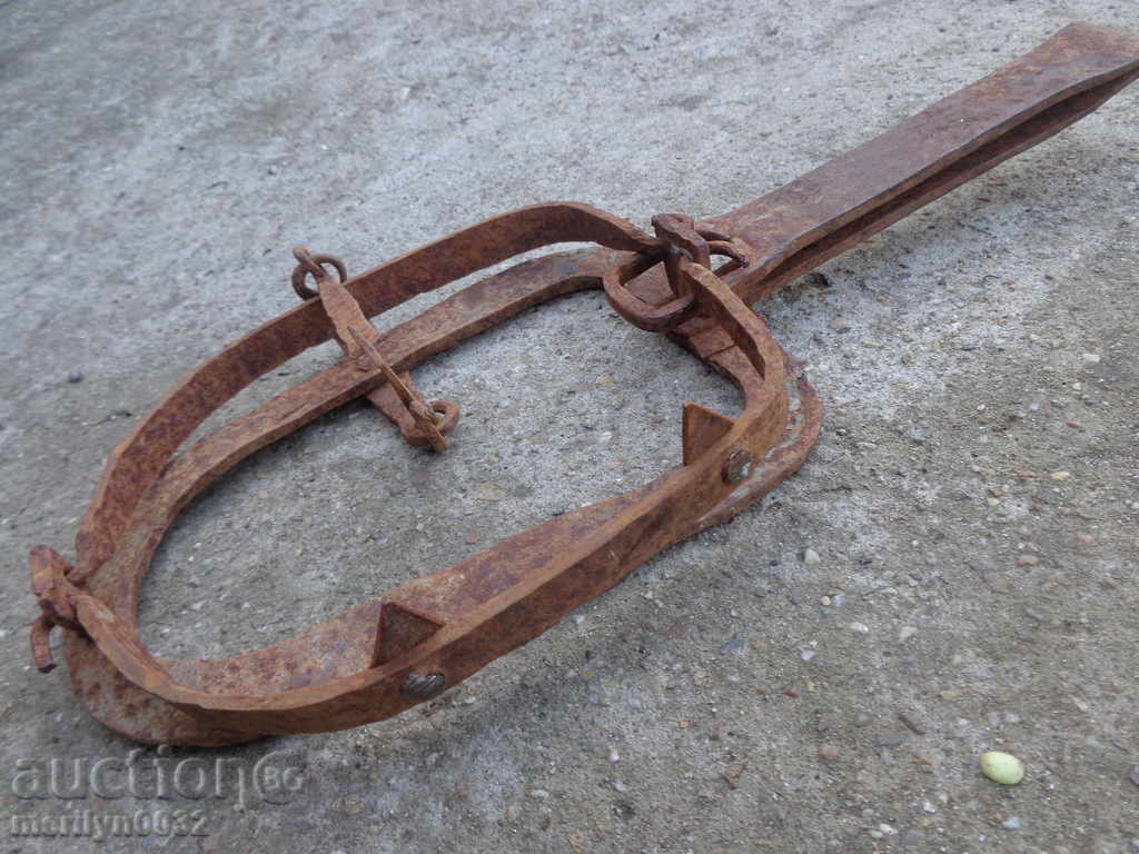 Delivery of Old hand forged trap, wrought iron Delivery of Old hand forged trap, wrought iron
