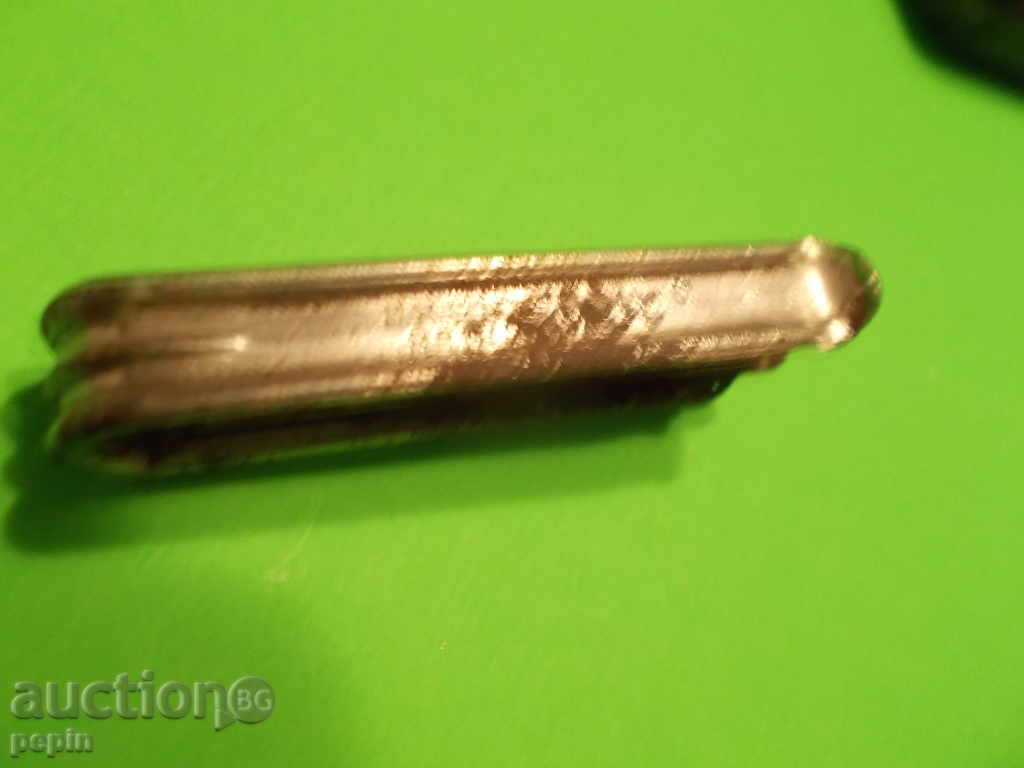 Licitație clip de metal pentru documente vechi