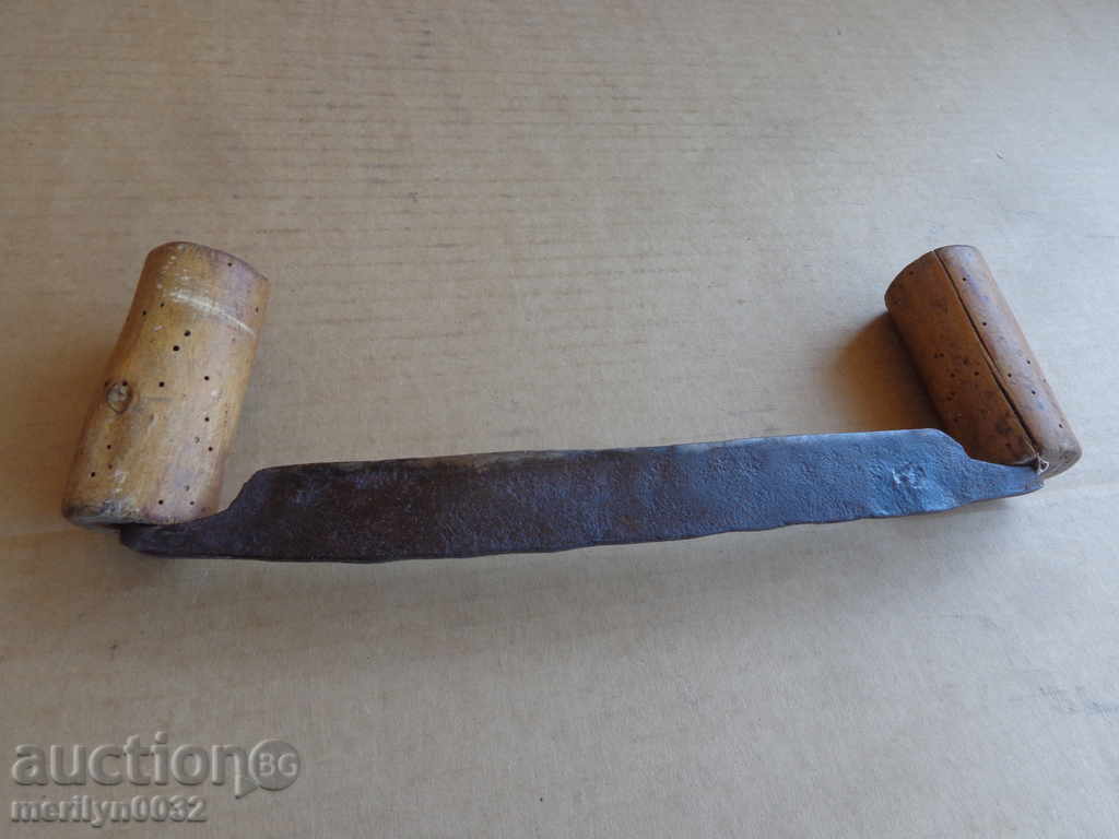 Vechi din fier forjat lemn instrument RUKAN razatoare cu preț 35.00 BGN | € 17.90 Vechi din fier forjat lemn instrument RUKAN razatoare cu preț 35.00 BGN | € 17.90