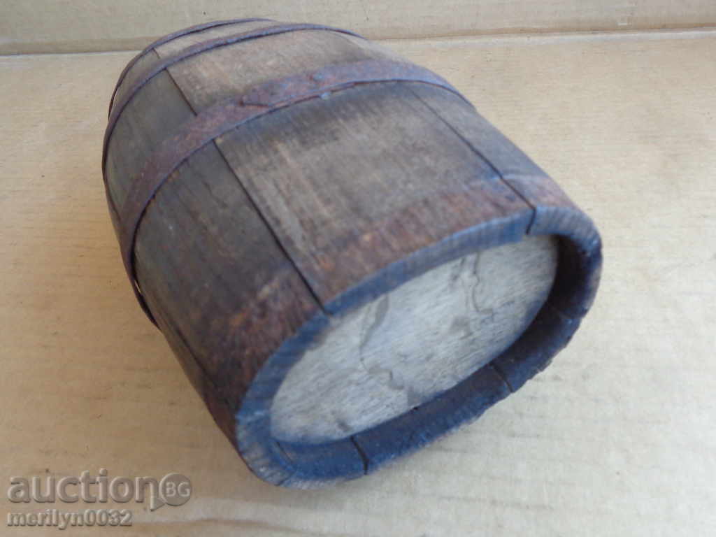 Auction Old pavour, wooden, bake, crinkle, bushel, barrel, flask Auction Old pavour, wooden, bake, crinkle, bushel, barrel, flask