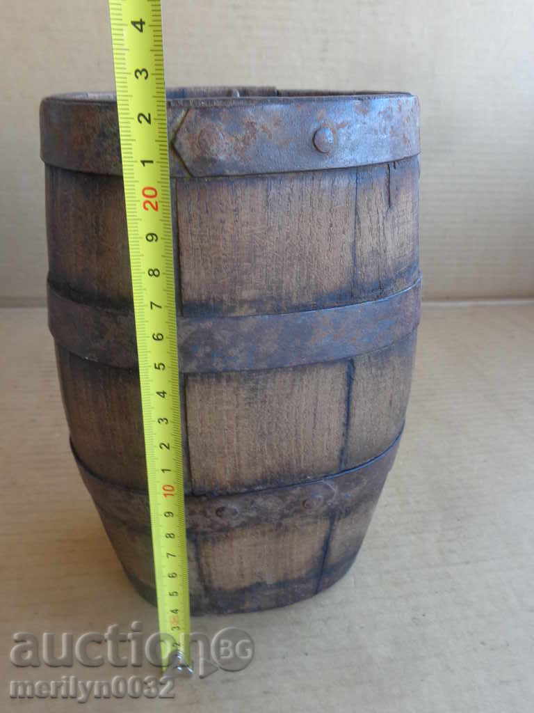 Delivery of Old pavour, wooden, bake, crinkle, bushel, barrel, flask Delivery of Old pavour, wooden, bake, crinkle, bushel, barrel, flask