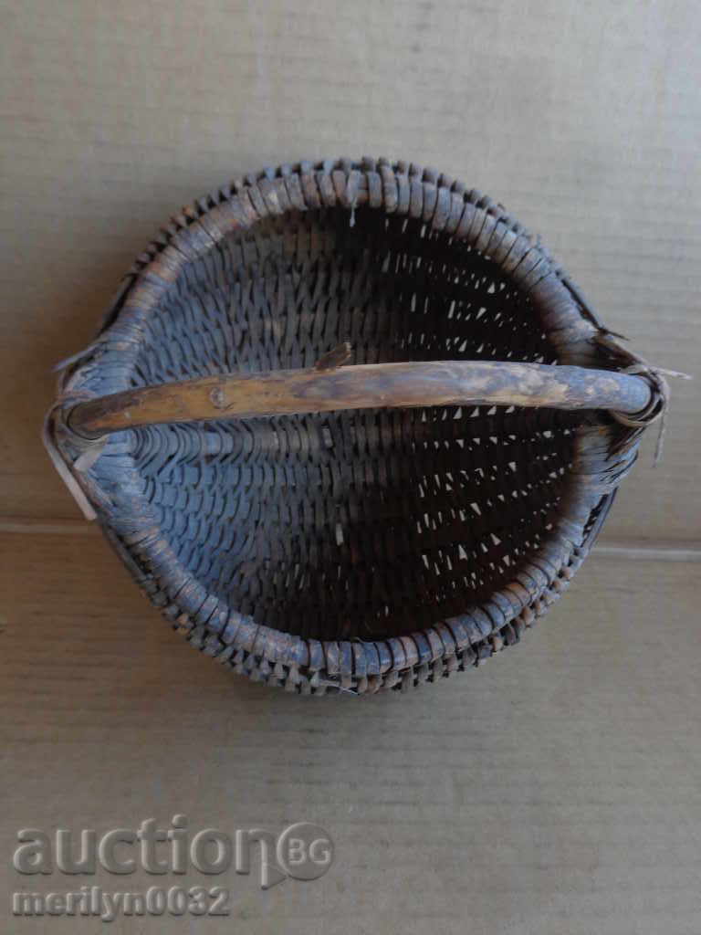Аукцион Стара плетена кошница, дървения Аукцион Стара плетена кошница, дървения