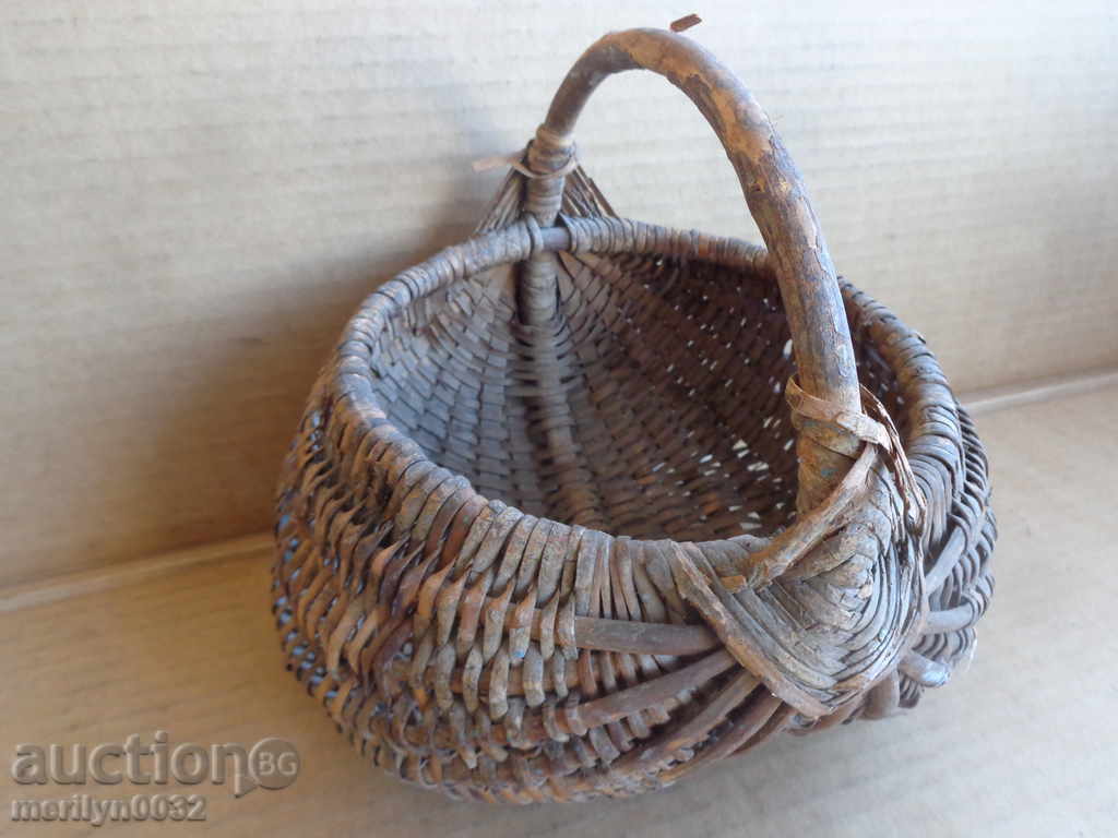 Стара плетена кошница, дървения - 6 Стара плетена кошница, дървения - 6