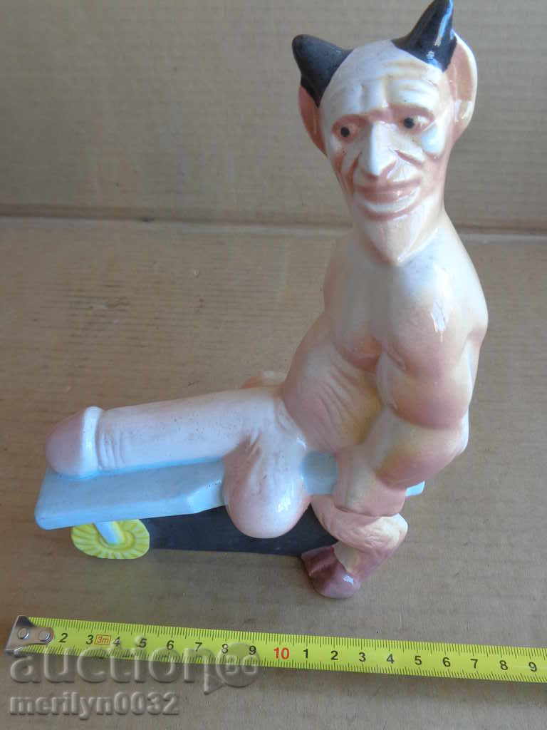 Delivery of Porcelain figure, statuette, porcelain, plastic Delivery of Porcelain figure, statuette, porcelain, plastic
