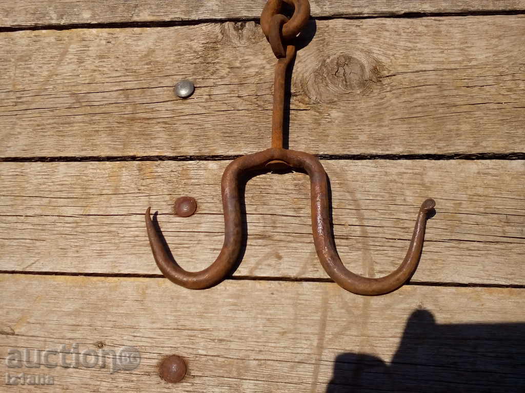 cuier Vechi forjate cu preț 28.00 BGN | € 14.32 cuier Vechi forjate cu preț 28.00 BGN | € 14.32