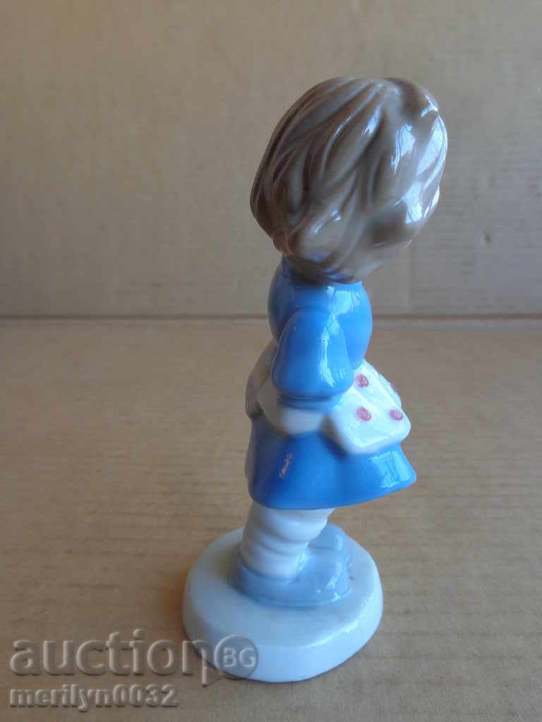 Auction  Figure of porcelain, sculpture, statuette, figurine of the wife