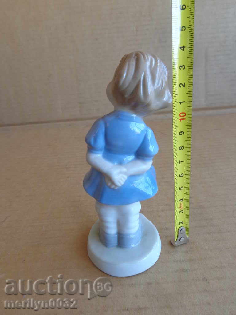 Delivery of Figure of porcelain, sculpture, statuette, figurine of the wife